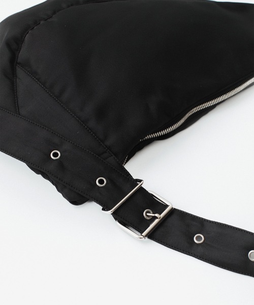 VEIN （ヴェイン）の「リバースサテン ショルダーバッグ / REVERSE SATIN SHOULDER BAG（ショルダーバッグ・メンズ・カーキ/ブラック・ONE SIZE）」の5枚目の写真