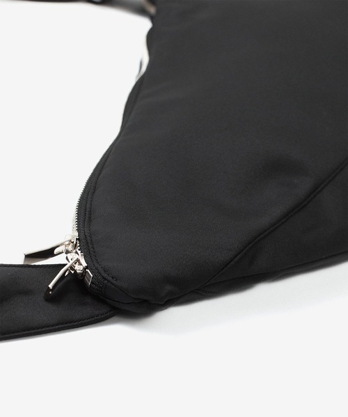 VEIN （ヴェイン）の「リバースサテン ショルダーバッグ / REVERSE SATIN SHOULDER BAG（ショルダーバッグ・メンズ・カーキ/ブラック・ONE SIZE）」の6枚目の写真