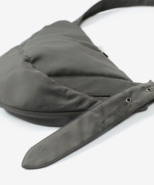 VEIN （ヴェイン）の「リバースサテン ショルダーバッグ / REVERSE SATIN SHOULDER BAG（ショルダーバッグ・メンズ・カーキ/ブラック・ONE SIZE）」の11枚目の写真