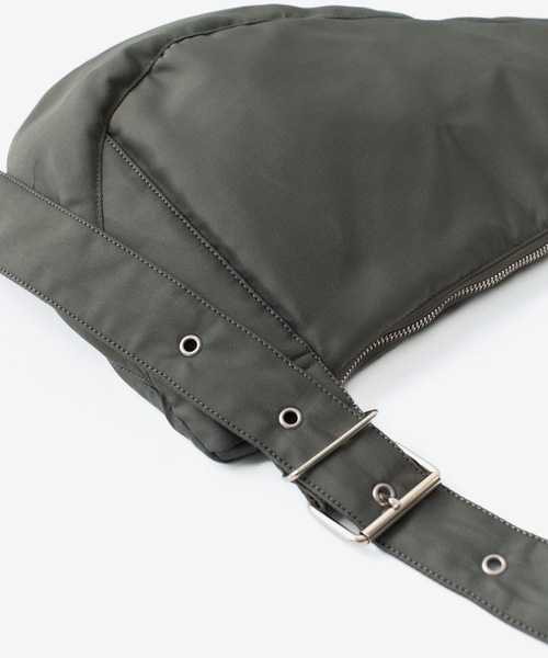 VEIN （ヴェイン）の「リバースサテン ショルダーバッグ / REVERSE SATIN SHOULDER BAG（ショルダーバッグ・メンズ・カーキ/ブラック・ONE SIZE）」の12枚目の写真