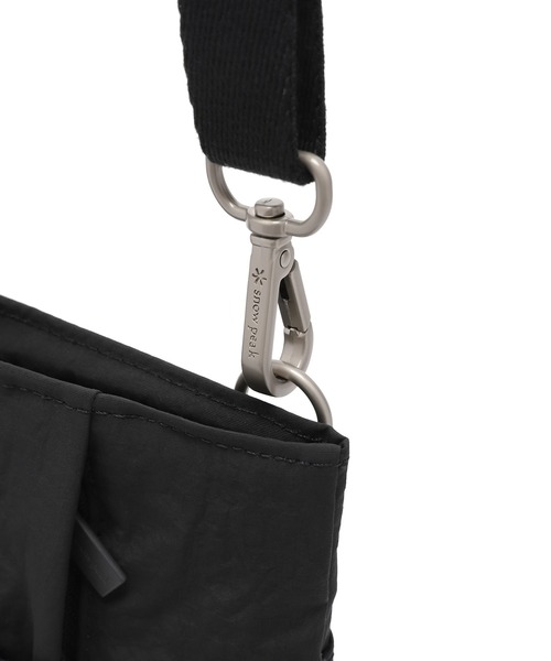 Snow Peak（スノーピーク）の「Snow Peak / Cample Cross Sacoche キャンプルクロスサコッシュ 海外限定（ショルダーバッグ・メンズ・ライトグレー/スミクロ・ONE SIZE）」の8枚目の写真