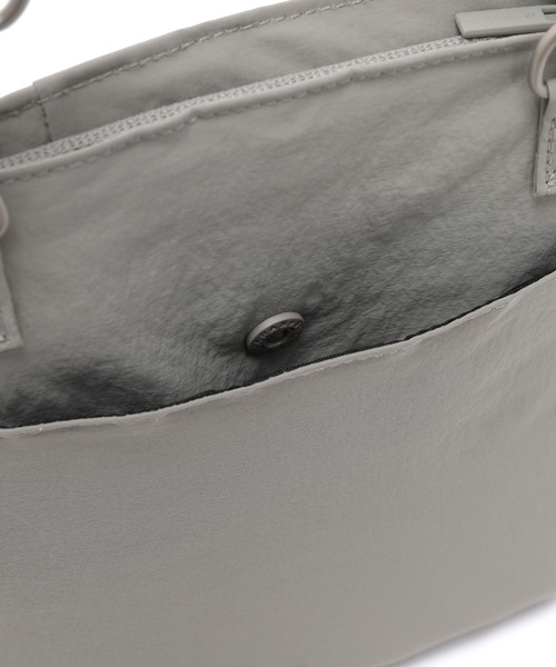 Snow Peak（スノーピーク）の「Snow Peak / Cample Cross Sacoche キャンプルクロスサコッシュ 海外限定（ショルダーバッグ・メンズ・ライトグレー/スミクロ・ONE SIZE）」の14枚目の写真