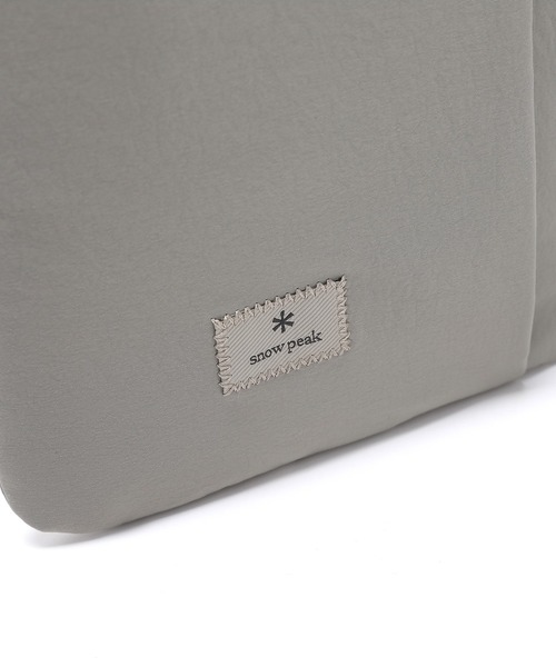 Snow Peak（スノーピーク）の「Snow Peak / Cample Cross Sacoche キャンプルクロスサコッシュ 海外限定（ショルダーバッグ・メンズ・ライトグレー/スミクロ・ONE SIZE）」の19枚目の写真