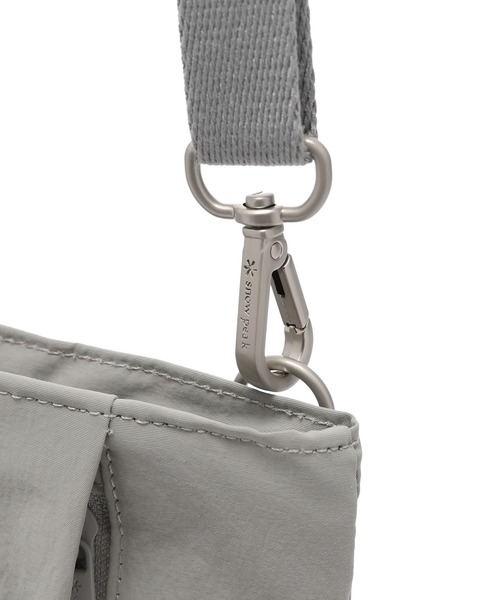 Snow Peak（スノーピーク）の「Snow Peak / Cample Cross Sacoche キャンプルクロスサコッシュ 海外限定（ショルダーバッグ・メンズ・ライトグレー/スミクロ・ONE SIZE）」の16枚目の写真