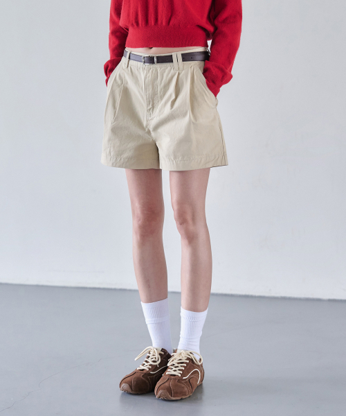 DECET WOMEN(デケット ウーマン)の「2プリーツショートパンツ DCWPT016ベージュ(その他パンツ・レディース・その他・MEDIUM/LARGE/X-SMALL/SMALL)」の1枚目の写真