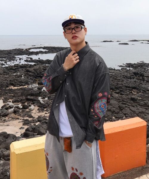 A NOTHING(アナッシング)の「ペイズリープリントデニムプリーツシャツ(ブルー)(シャツ/ブラウス・レディース・その他・SMALL/MEDIUM/LARGE)」の6枚目の写真
