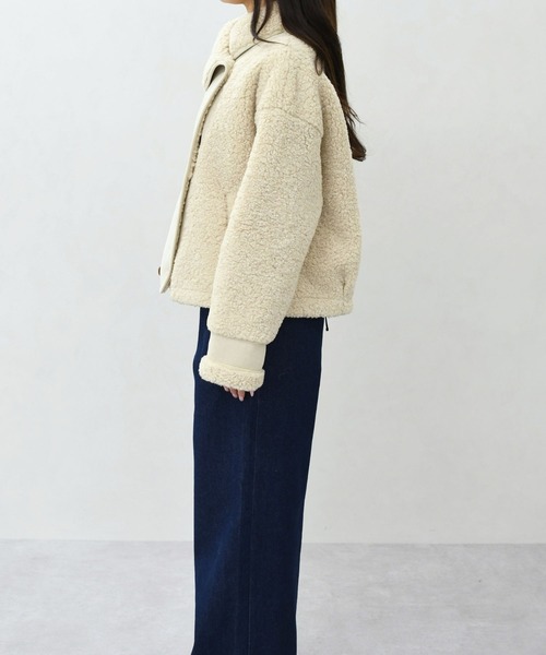 31 Sons de mode（トランテアン　ソン　ドゥ　モード）の「2025秋冬新作 一部店舗限定 ムートンライクボアショートコート（その他アウター・レディース・ブラウン/アイボリー・ﾌﾘ-）」の14枚目の写真