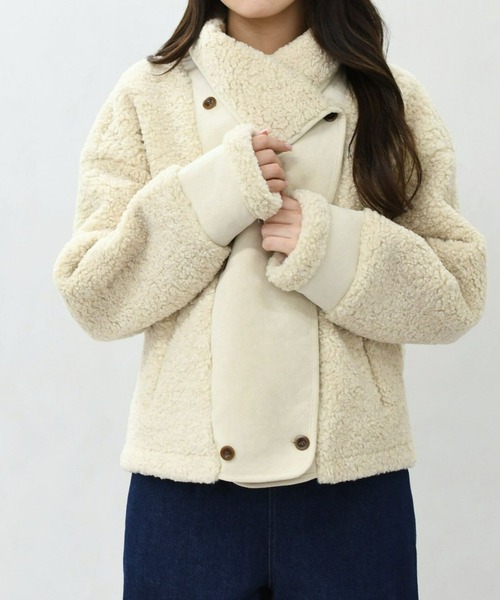 31 Sons de mode（トランテアン　ソン　ドゥ　モード）の「2025秋冬新作 一部店舗限定 ムートンライクボアショートコート（その他アウター・レディース・ブラウン/アイボリー・ﾌﾘ-）」の8枚目の写真
