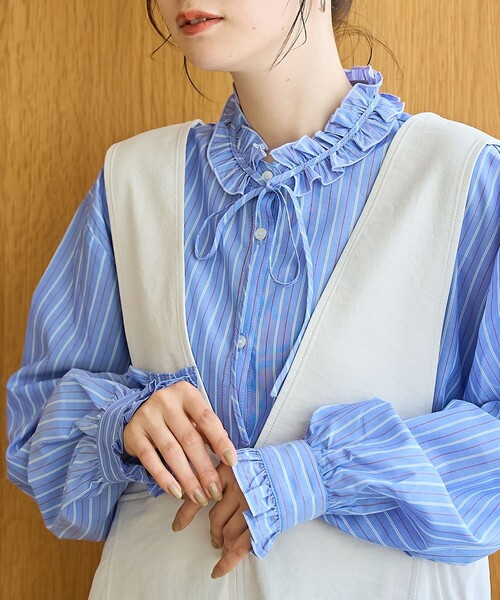 coen(コーエン)の「【イージーケア】フリルネックシャツ(シャツ/ブラウス・レディース・その他1/オフホワイト/ライトブルー/その他3・L/M)」の4枚目の写真