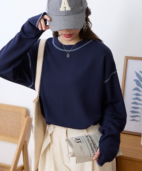 MONO-MART(モノマート)の「シアーワッフル|配色ステッチ サムホールロンT(UVカット・洗える)(Tシャツ/カットソー・レディース・ネイビー/ピンク/ブラウン/グレー/アイボリー/ブラック・FREE)」の5枚目の写真