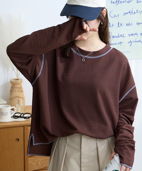 MONO-MART(モノマート)の「シアーワッフル|配色ステッチ サムホールロンT(UVカット・洗える)(Tシャツ/カットソー・レディース・ネイビー/ピンク/ブラウン/グレー/アイボリー/ブラック・FREE)」の4枚目の写真