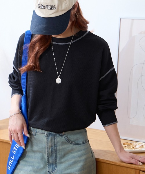 MONO-MART(モノマート)の「シアーワッフル|配色ステッチ サムホールロンT(UVカット・洗える)(Tシャツ/カットソー・レディース・ネイビー/ピンク/ブラウン/グレー/アイボリー/ブラック・FREE)」の2枚目の写真