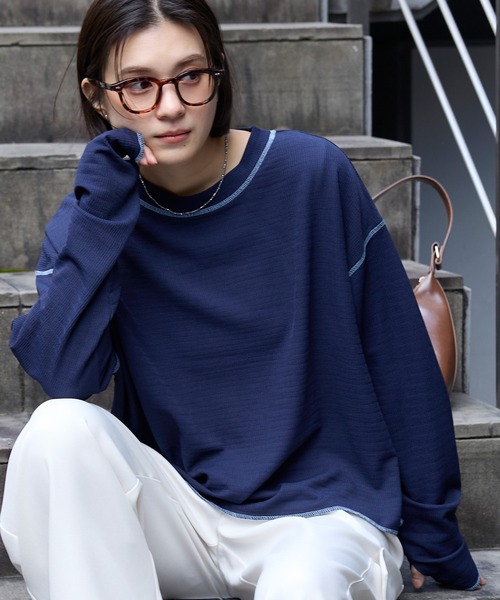 MONO-MART(モノマート)の「シアーワッフル|配色ステッチ サムホールロンT(UVカット・洗える)(Tシャツ/カットソー・レディース・ネイビー/ピンク/ブラウン/グレー/アイボリー/ブラック・FREE)」の8枚目の写真