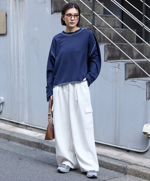 MONO-MART(モノマート)の「シアーワッフル|配色ステッチ サムホールロンT(UVカット・洗える)(Tシャツ/カットソー・レディース・ネイビー/ピンク/ブラウン/グレー/アイボリー/ブラック・FREE)」の16枚目の写真