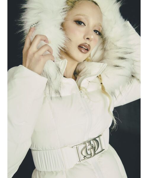 GYDA（ジェイダ）の「GDベルト付きショートダウンコート（ダウンジャケット/コート・レディース・ブラック/オフホワイト・FREE）」の4枚目の写真