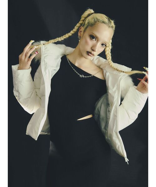 GYDA（ジェイダ）の「GDベルト付きショートダウンコート（ダウンジャケット/コート・レディース・ブラック/オフホワイト・FREE）」の5枚目の写真