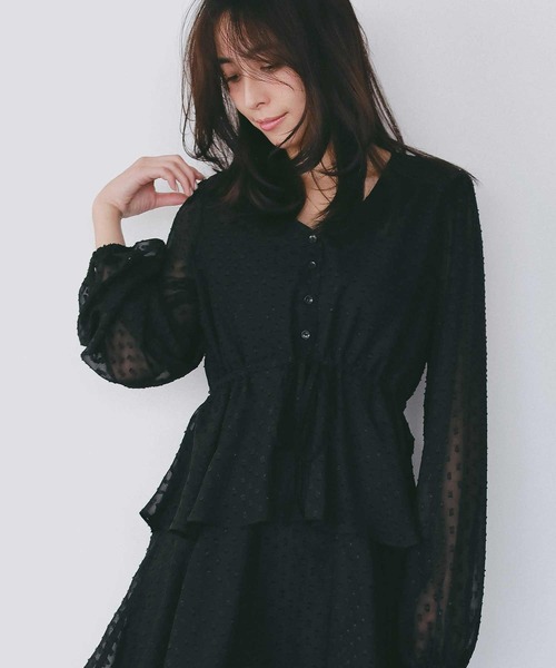 AJUGA.(アジュガ)の「シアードット フリルワンピース(ワンピース・レディース・ピンクベージュ/ブラック/オフホワイト・FREE)」の2枚目の写真