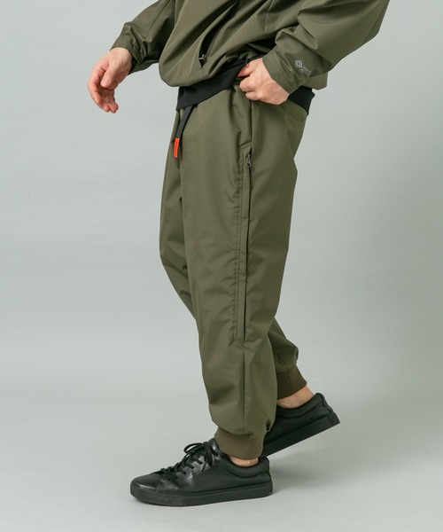 URBAN RESEARCH ROSSO MEN（アーバンリサーチロッソメン）の「『別注』+phenix　WINDSTOPPER by GORE-TEX LABS リブジョガーパンツ（その他パンツ・メンズ・ブラック/カーキ/ネイビー・MEDIUM/LARGE/X-LARGE）」の10枚目の写真