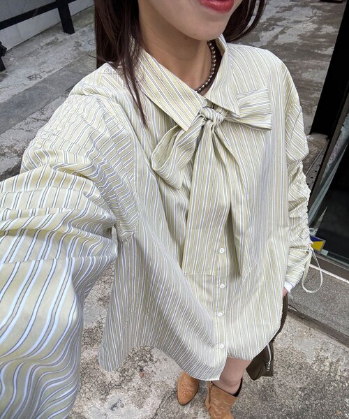 CIAOPANIC（チャオパニック）の「袖シャーリングボウタイ付ストライプシャツ（シャツ/ブラウス・レディース・ピンク/サックスブルー/イエロー・ONE SIZE）」の3枚目の写真