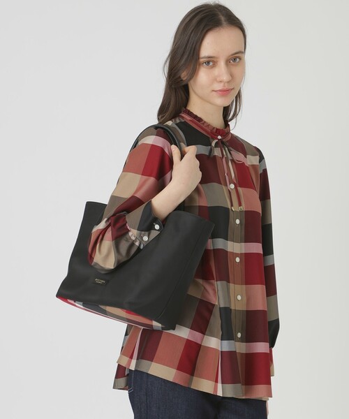 BLUE LABEL CRESTBRIDGE（ブルーレーベルクレストブリッジ）の「パーシャルクレストブリッジチェックナイロントート（トートバッグ・レディース・ブラック/ダークネイビー/ブルー系その他4・FREE）」の21枚目の写真