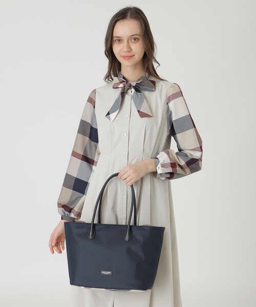 BLUE LABEL CRESTBRIDGE（ブルーレーベルクレストブリッジ）の「パーシャルクレストブリッジチェックナイロントート（トートバッグ・レディース・ブラック/ダークネイビー/ブルー系その他4・FREE）」の14枚目の写真