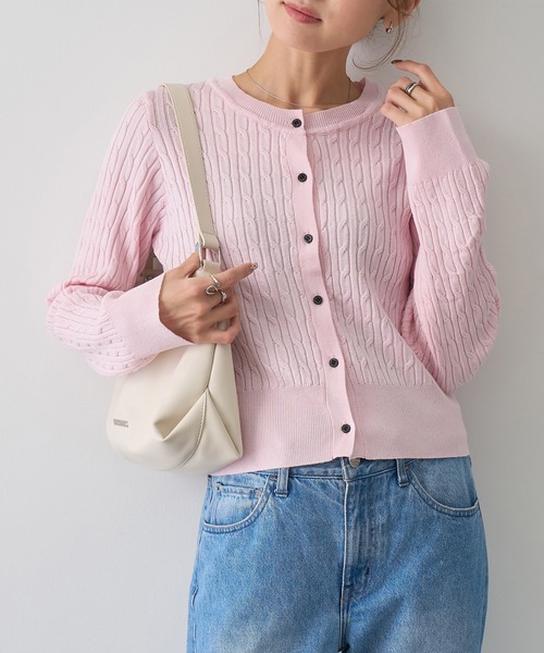 NOGLE(ノグル)の「【NOGLE/ノグル】ミニケーブルニットカーディガン(カーディガン/ボレロ・レディース・ピンク/アイボリー/ネイビー/ブルー/グレー・FREE)」の5枚目の写真