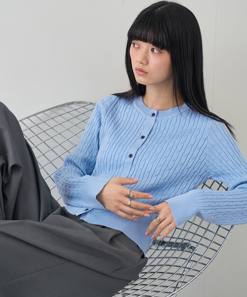 NOGLE(ノグル)の「【NOGLE/ノグル】ミニケーブルニットカーディガン(カーディガン/ボレロ・レディース・ピンク/アイボリー/ネイビー/ブルー/グレー・FREE)」の4枚目の写真