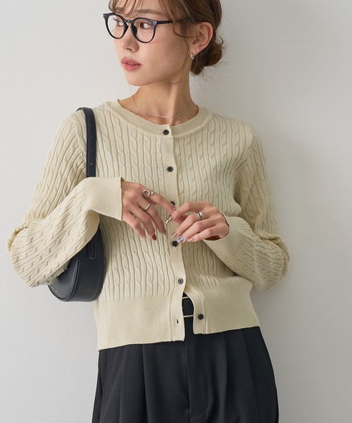 NOGLE(ノグル)の「【NOGLE/ノグル】ミニケーブルニットカーディガン(カーディガン/ボレロ・レディース・ピンク/アイボリー/ネイビー/ブルー/グレー・FREE)」の2枚目の写真