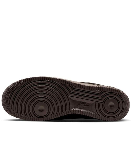 NIKE(ナイキ)の「ナイキ エア フォース 1 '07 メンズシューズ / Nike Air Force 1 '07 Men's Shoes IH1698-200 Velvet Brown(スニーカー・メンズ・ダークブラウン・29.5/24.5/27.5/26.5/25.5/28.5/29/28/27/26/25/24/30)」の8枚目の写真