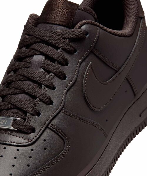 NIKE(ナイキ)の「ナイキ エア フォース 1 '07 メンズシューズ / Nike Air Force 1 '07 Men's Shoes IH1698-200 Velvet Brown(スニーカー・メンズ・ダークブラウン・29.5/24.5/27.5/26.5/25.5/28.5/29/28/27/26/25/24/30)」の5枚目の写真