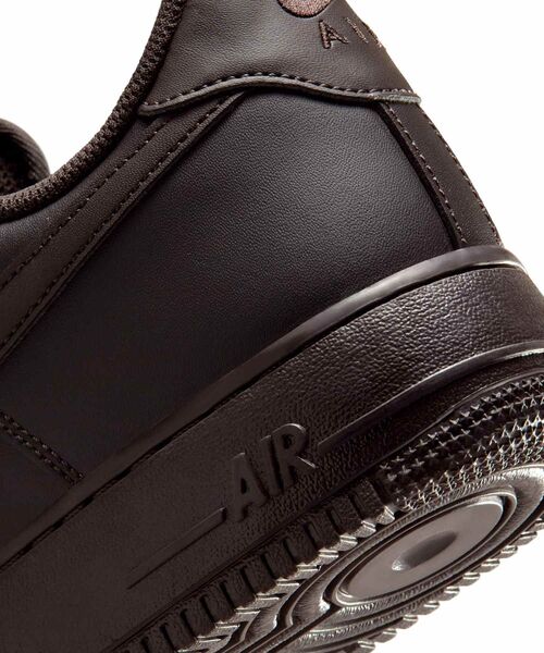NIKE(ナイキ)の「ナイキ エア フォース 1 '07 メンズシューズ / Nike Air Force 1 '07 Men's Shoes IH1698-200 Velvet Brown(スニーカー・メンズ・ダークブラウン・29.5/24.5/27.5/26.5/25.5/28.5/29/28/27/26/25/24/30)」の4枚目の写真