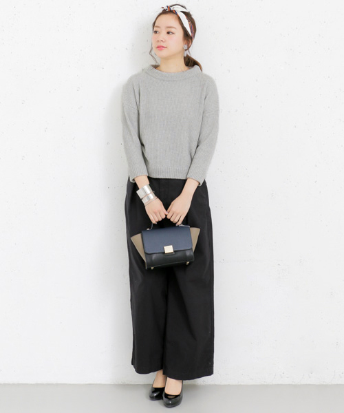 URBAN RESEARCH（アーバンリサーチ）の「UR Acuta ハイネックプルオーバー（ニット/セーター・レディース・グレー/グリーン/ホワイト/ベージュ/ピンクベージュ・FREE）」の11枚目の写真