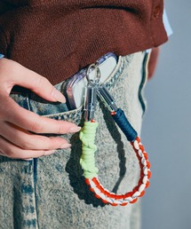 macaroni edge（マカロニエッジ）の「〈macaroni edge/マカロニエッジ〉ショートストラップ ソロモン編み ケーブルタイプ〈USB-C to USB-C ケーブル (Type-C to C)〉（スマホグッズ）」