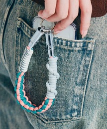 macaroni edge（マカロニエッジ）の「〈macaroni edge/マカロニエッジ〉ショートストラップ ソロモン編み ケーブルタイプ〈USB-C to USB-C ケーブル (Type-C to C)〉（スマホグッズ）」