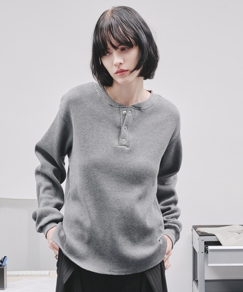 SELLE GLANT(セレグランテ)の「WAFFLE HENLEY T-SHIRT/ワッフルヘンリーネックTシャツ(Tシャツ/カットソー・メンズ・ボルドー/ブラック/グレー・LARGE/MEDIUM/SMALL)」の2枚目の写真