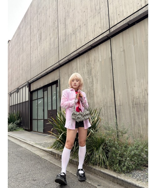 Desigual(デシグアル)の「ピンクフローラルジャカード ポストカードモチーフストライプシャツ(シャツ/ブラウス・レディース・レッド・M/S/XS/L/XL)」の5枚目の写真