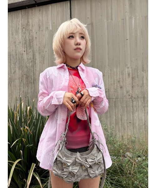 Desigual(デシグアル)の「ピンクフローラルジャカード ポストカードモチーフストライプシャツ(シャツ/ブラウス・レディース・レッド・M/S/XS/L/XL)」の11枚目の写真