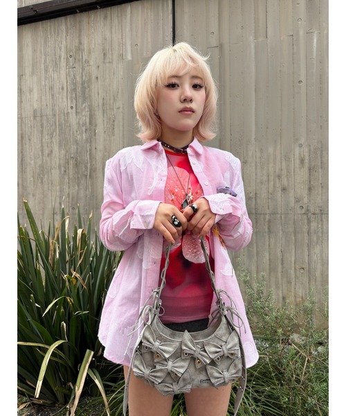 Desigual(デシグアル)の「ピンクフローラルジャカード ポストカードモチーフストライプシャツ(シャツ/ブラウス・レディース・レッド・M/S/XS/L/XL)」の12枚目の写真