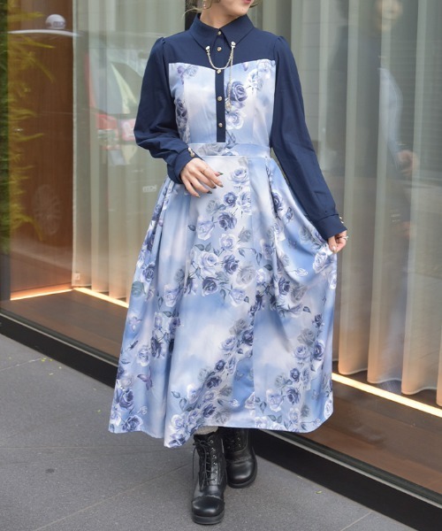 axes femme(アクシーズファム)の「チェーン付アートローズ柄ワンピース(ワンピース・レディース・グレー/ラベンダー/ネイビー・MEDIUM/LARGE)」の3枚目の写真