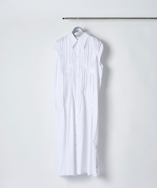 RUMCHE(ラムシェ)の「Cotton Bundled Tuck Dress / コットンバンドルタックドレス(ワンピース・レディース・ブラック/ホワイト/ネイビー・FREE)」の1枚目の写真