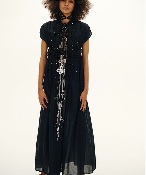RUMCHE(ラムシェ)の「Cotton Bundled Tuck Dress / コットンバンドルタックドレス(ワンピース・レディース・ブラック/ホワイト/ネイビー・FREE)」の11枚目の写真