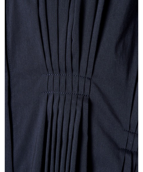 RUMCHE(ラムシェ)の「Cotton Bundled Tuck Dress / コットンバンドルタックドレス(ワンピース・レディース・ブラック/ホワイト/ネイビー・FREE)」の4枚目の写真