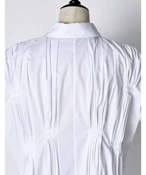 RUMCHE(ラムシェ)の「Cotton Bundled Tuck Dress / コットンバンドルタックドレス(ワンピース・レディース・ブラック/ホワイト/ネイビー・FREE)」の22枚目の写真
