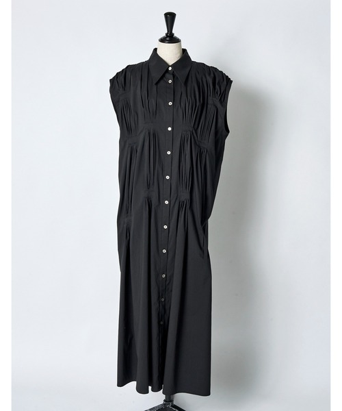 RUMCHE(ラムシェ)の「Cotton Bundled Tuck Dress / コットンバンドルタックドレス(ワンピース・レディース・ブラック/ホワイト/ネイビー・FREE)」の19枚目の写真