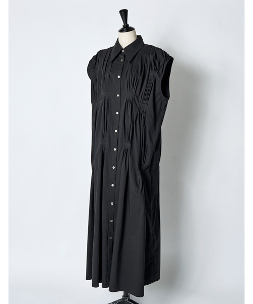 RUMCHE(ラムシェ)の「Cotton Bundled Tuck Dress / コットンバンドルタックドレス(ワンピース・レディース・ブラック/ホワイト/ネイビー・FREE)」の18枚目の写真