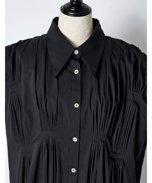 RUMCHE(ラムシェ)の「Cotton Bundled Tuck Dress / コットンバンドルタックドレス(ワンピース・レディース・ブラック/ホワイト/ネイビー・FREE)」の15枚目の写真