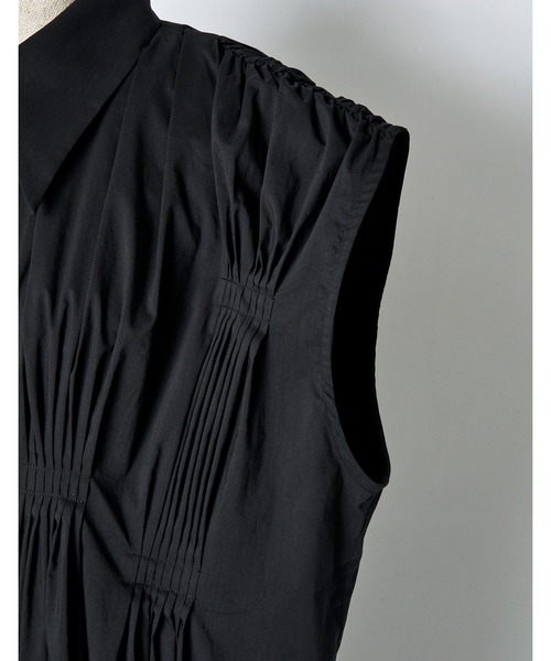 RUMCHE(ラムシェ)の「Cotton Bundled Tuck Dress / コットンバンドルタックドレス(ワンピース・レディース・ブラック/ホワイト/ネイビー・FREE)」の14枚目の写真
