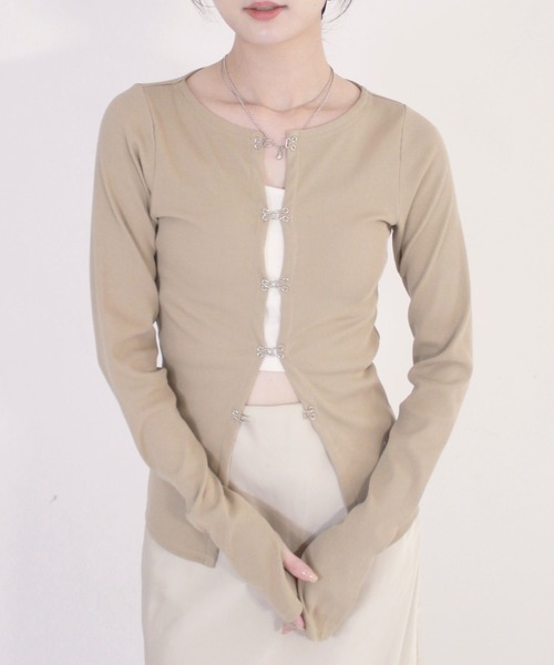 Reurie'(レウリィ)の「オリジナルホックデザインカーディガン / 長袖 シルバーパーツ レイヤード 体型カバー モード カジュアル フェミニン(カーディガン/ボレロ・レディース・ブラック/チャコールグレー/ベージュ・FREE)」の3枚目の写真