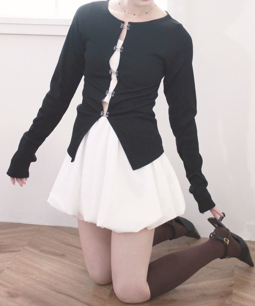 Reurie'(レウリィ)の「オリジナルホックデザインカーディガン / 長袖 シルバーパーツ レイヤード 体型カバー モード カジュアル フェミニン(カーディガン/ボレロ・レディース・ブラック/チャコールグレー/ベージュ・FREE)」の1枚目の写真