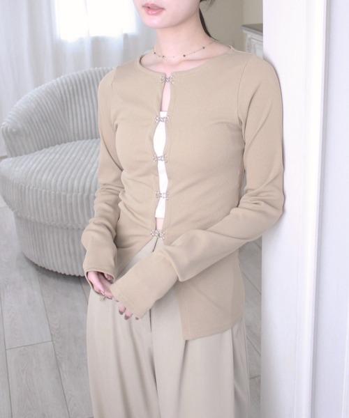 Reurie'(レウリィ)の「オリジナルホックデザインカーディガン / 長袖 シルバーパーツ レイヤード 体型カバー モード カジュアル フェミニン(カーディガン/ボレロ・レディース・ブラック/チャコールグレー/ベージュ・FREE)」の5枚目の写真